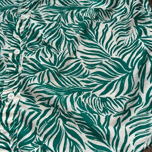 Levi’s leaf button down 🌿 - Picture 3 of 8